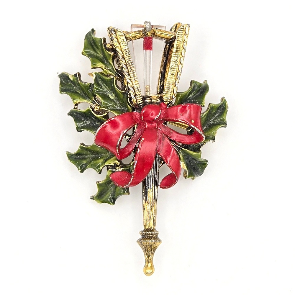 Hollycraft Vintage Christmas Lamp Post Brooch‎ Holly Leaves Red Bow Enamel Pin
